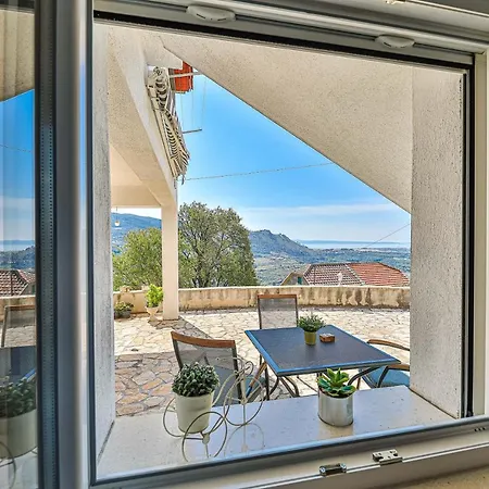 Apartment Trio- An Amazing View Of Split Klis