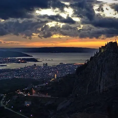 Apartment Trio- An Amazing View Of Split Klis
